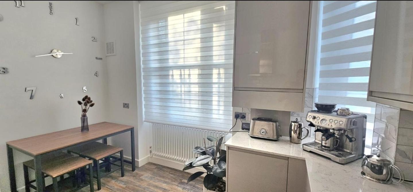 Bridge Stunning 2 Bedroom * Londra